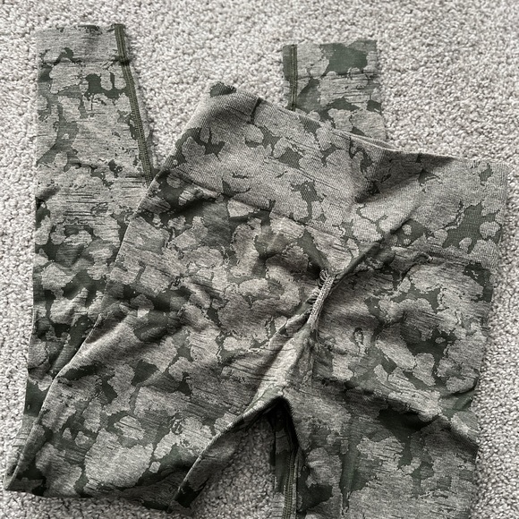 Gymshark Adapt Camo Leggings - Green - Picture 2 of 2
